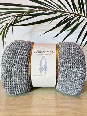 Barnes & Noble Hooded Fuzzy Reading Blanket Throw – Gray Knit – NWT